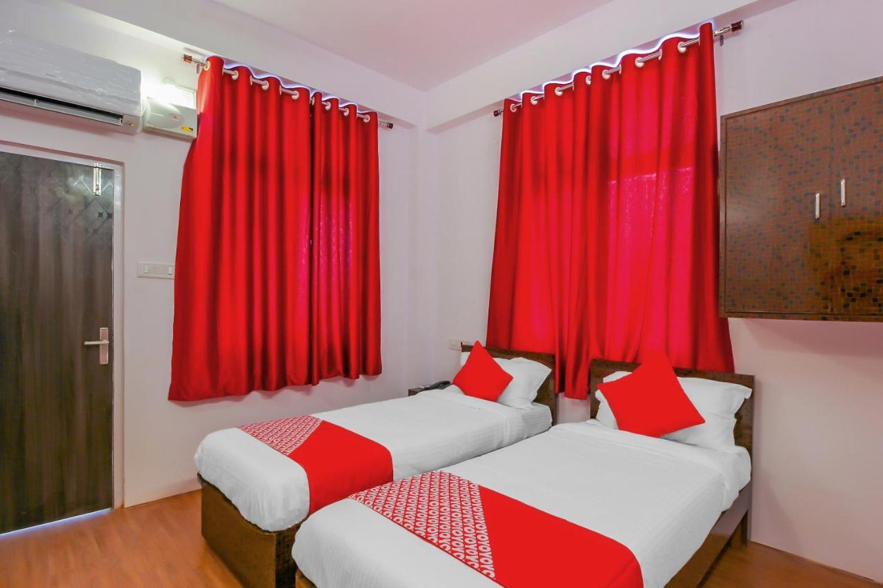 Oyo 17168 Hz Lodge Haïdarabad Extérieur photo