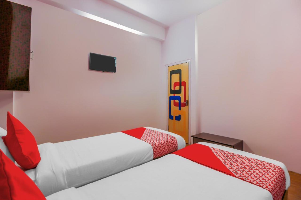 Oyo 17168 Hz Lodge Haïdarabad Extérieur photo