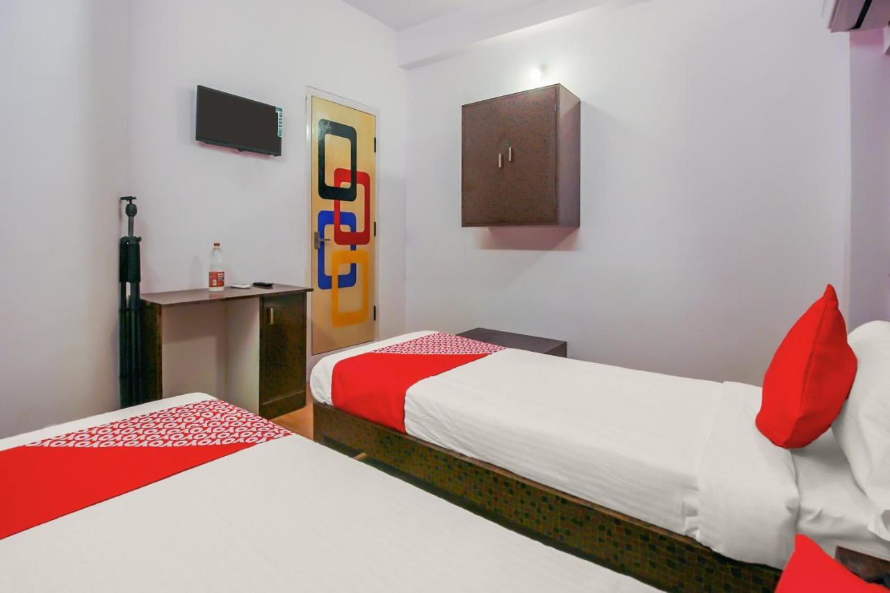 Oyo 17168 Hz Lodge Haïdarabad Extérieur photo