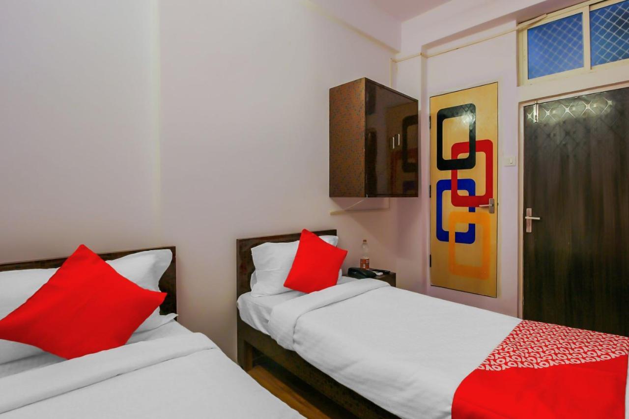 Oyo 17168 Hz Lodge Haïdarabad Extérieur photo