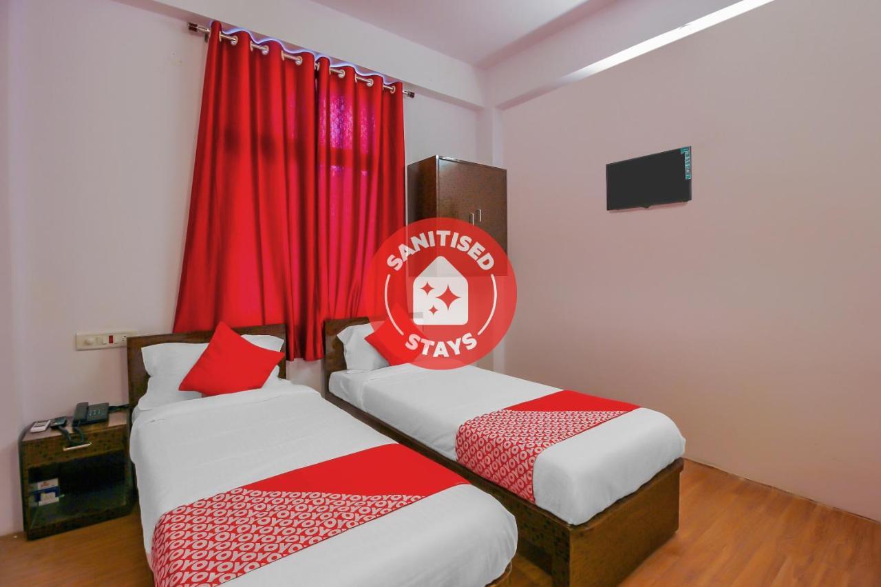 Oyo 17168 Hz Lodge Haïdarabad Extérieur photo