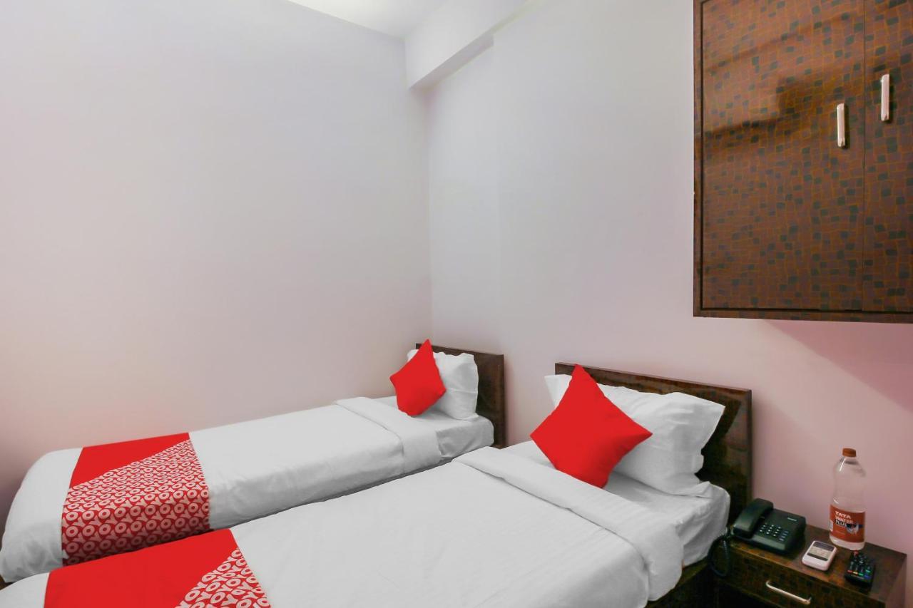 Oyo 17168 Hz Lodge Haïdarabad Extérieur photo